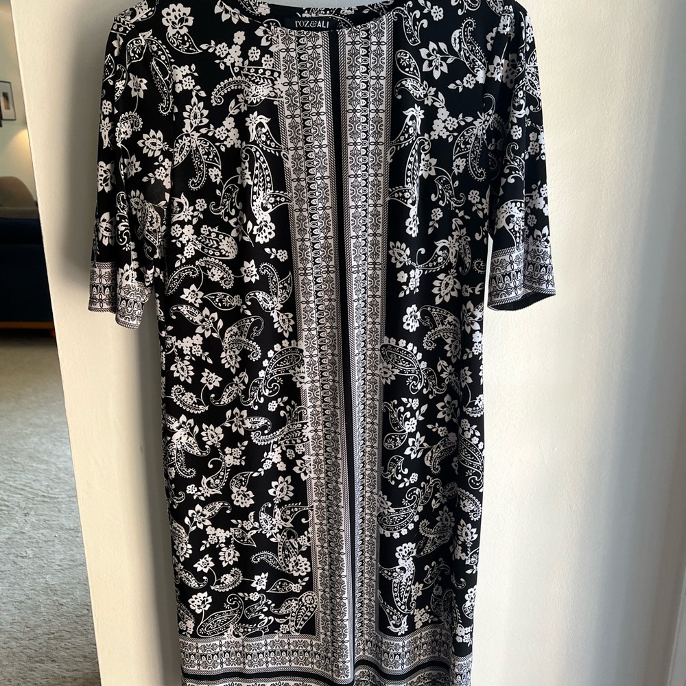 Roz & Ali Black and White Paisley Midi Dress